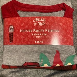 Boys Christmas pjs size 6/7
